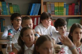 Школьники в классе