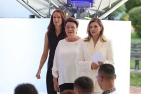 Susanna Innes-Stubb, Sirie Karis, Olena Zelenska