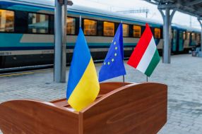 Прапори України, Євросоюзу та Угорщини