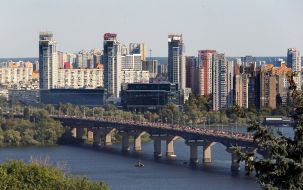 Paton Bridge and view of the buildings on the left bank of Kyiv