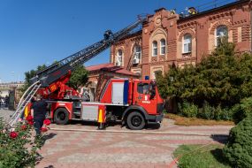 Последствия прямого попадания дрона в крышу здания Национального фармацевтического университета