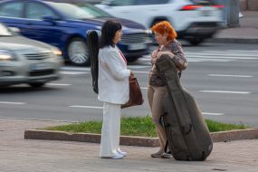 Женщины с музыкальными инструментами