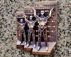 Mini-sculpture "People-Supports" dedicated to energy workers