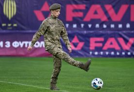 Девушка-военнослужащая