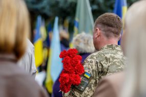 Церемония возложения цветов к Мемориалу павшим Героям