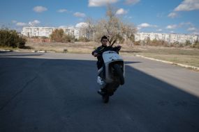Teenagers on mopeds in Kherson