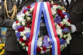 An honor guard lays wreaths at the Wall of Remembrance for the Fallen Defenders of Ukraine.
