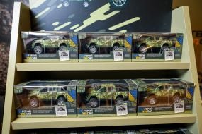 Дитяча іграшкова машинка