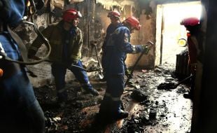 Rescuers are eliminating the consequences of hits on a nine-story residential building after a nighttime drone attack in the Desnyanskyi district of Kyiv