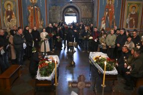 Церемония прощания с погибшими журналисткой и оператором телеканала FreeДом Еленой Губановой и Евгением Кармазиным в Киеве