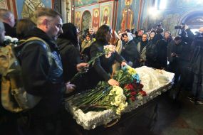 Церемония прощания с погибшими журналисткой и оператором телеканала FreeДом Еленой Губановой и Евгением Кармазиным в Киеве