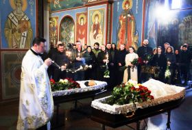 Церемония прощания с погибшими журналисткой и оператором телеканала FreeДом Еленой Губановой и Евгением Кармазиным в Киеве