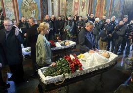 Церемония прощания с погибшими журналисткой и оператором телеканала FreeДом Еленой Губановой и Евгением Кармазиным в Киеве