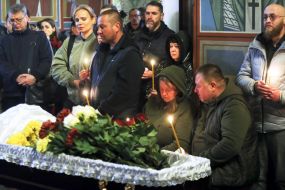 Церемония прощания с погибшими журналисткой и оператором телеканала FreeДом Еленой Губановой и Евгением Кармазиным в Киеве