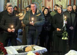 Церемония прощания с погибшими журналисткой и оператором телеканала FreeДом Еленой Губановой и Евгением Кармазиным в Киеве