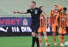 Referee Vitaliy Romanov