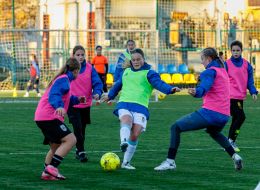 Юные футболистки