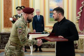 Президент України Володимир Зеленський привітав воїнів Десантно-штурмових військ ЗСУ з професійним святом і відзначив їх державними нагородами в Києві