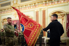 Президент України Володимир Зеленський привітав воїнів Десантно-штурмових військ ЗСУ з професійним святом і відзначив їх державними нагородами в Києві