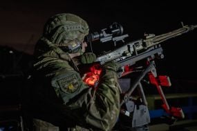 Військовослужбовець вогневої групи штурмового полку «Цунамі» бригади національної поліції «Лють» захищає повітряний простір над Одесою