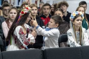 Діти в глядацькій залі