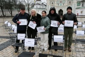 Учасники акції «Порожні стільці»