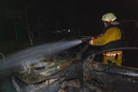 Спасатели ликвидируют последствия ночной атаки российских дронов в Харькове