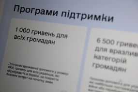Information about the payment of a one-time benefit of UAH 1,000 on a computer screen