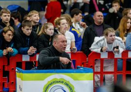 Тренер и болельщики