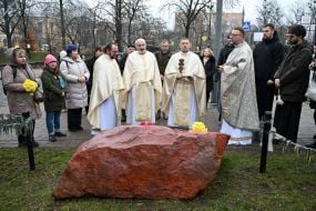 Освящение памятника "Ангелам в белых халатах"