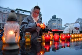 Учасники акції «Запали свічку» у Львові