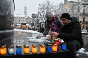 Учасники акції «Запали свічку» у Львові
