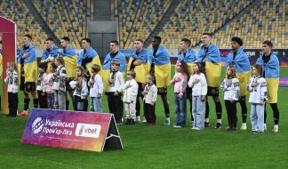 Гравців ФК «Рух» (Львів) вивели на поле діти працівників ФК «Рух» (Львів)