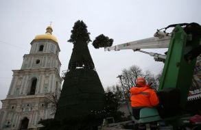 Монтаж новорічної ялинки на Софійській площі
