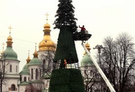Монтаж новорічної ялинки на Софійській площі