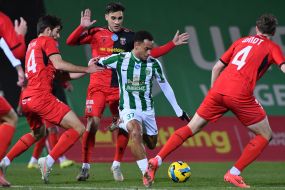 Игровой момент матча