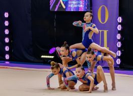 Участницы командного чемпионата Украины по художественной гимнастике