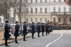 Военный караул во время возложения цветов к Стене памяти
