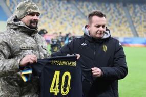 Ivan Fedyk presents a commemorative T-shirt to a serviceman