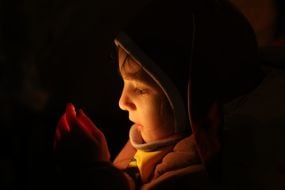 People met the Bethlehem Fire on Mikhailivska Square in Kyiv