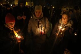 People met the Bethlehem Fire on Mikhailivska Square in Kyiv