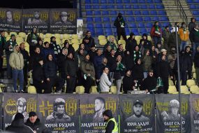 Болельщики на трибуне во время матча