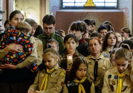 Пластуны во время торжественной передачи Вифлеемского огня мира
