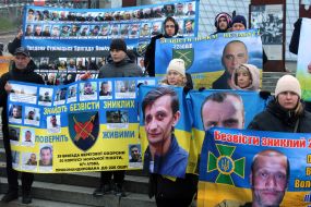Peaceful action by families of missing servicemen of 225 OSHB-OSHP on Independence Square in Kyiv