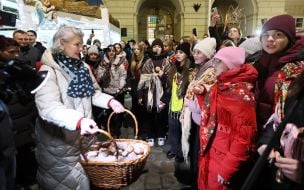 Kateryna Kit-Sadova distributes Christmas donuts to children