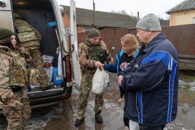 Delivery of food packages to residents of a front-line village in the Kharkiv region