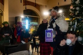 Caricature artists congratulate people on Christmas in Kharkiv