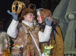 Caricature artists congratulate people on Christmas in Kharkiv