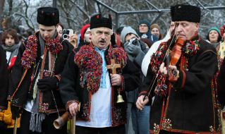 Колядники из Криворовни в Доме Франко