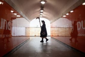 Christmas caroling in the Kyiv metro